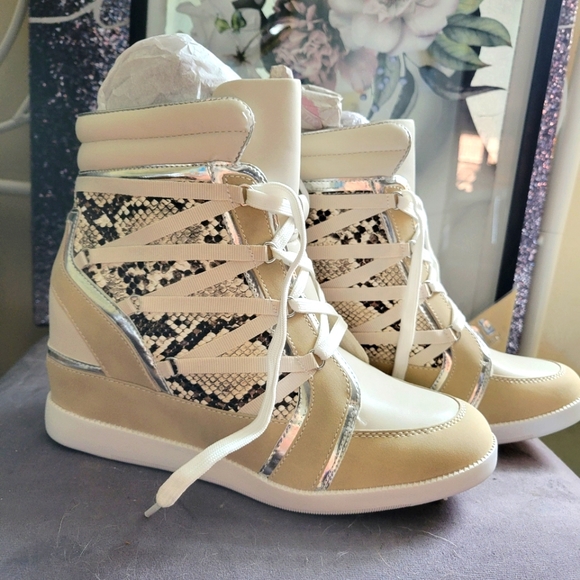 High tops - Picture 3 of 6